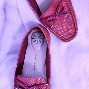 Isaac Mizrahi fuchsia flats, size 9M
